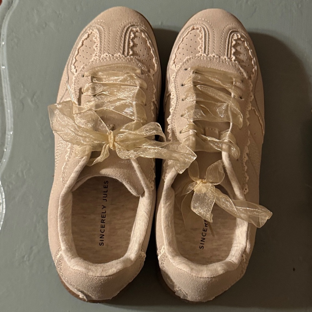 Sincerely Jules Cream Ribbon Lace Sneakers 7.5